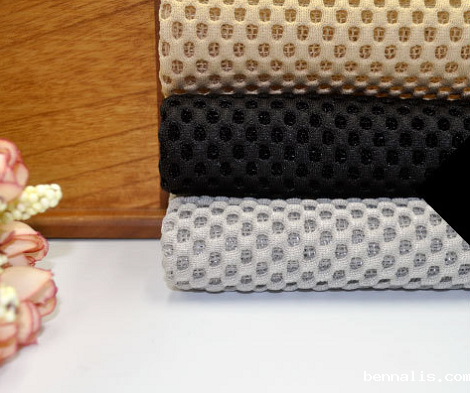 什么是三明治<a href=//www.bennalis.com/ target='_blank'>面料</a>？三明治面料价格多少？